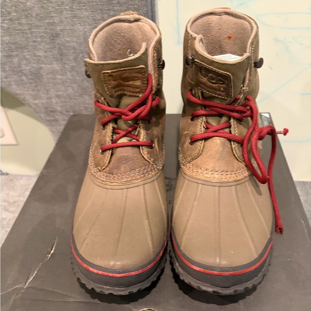 Ugg Men’s Zetik Duck Boots - Picture 2 of 3